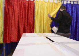 Fețe-fețe. Candidații din București la vot. Cine a venit cu mărgeluțe și cine nu s-a vrut deloc în poze (Galerie foto)