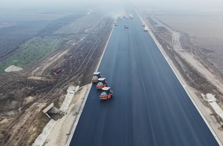De la promisiuni la asfalt: Autostrada Moldovei A7 ajunge la 70%, în acest an. Ce se întâmplă, dincolo de Pașcani