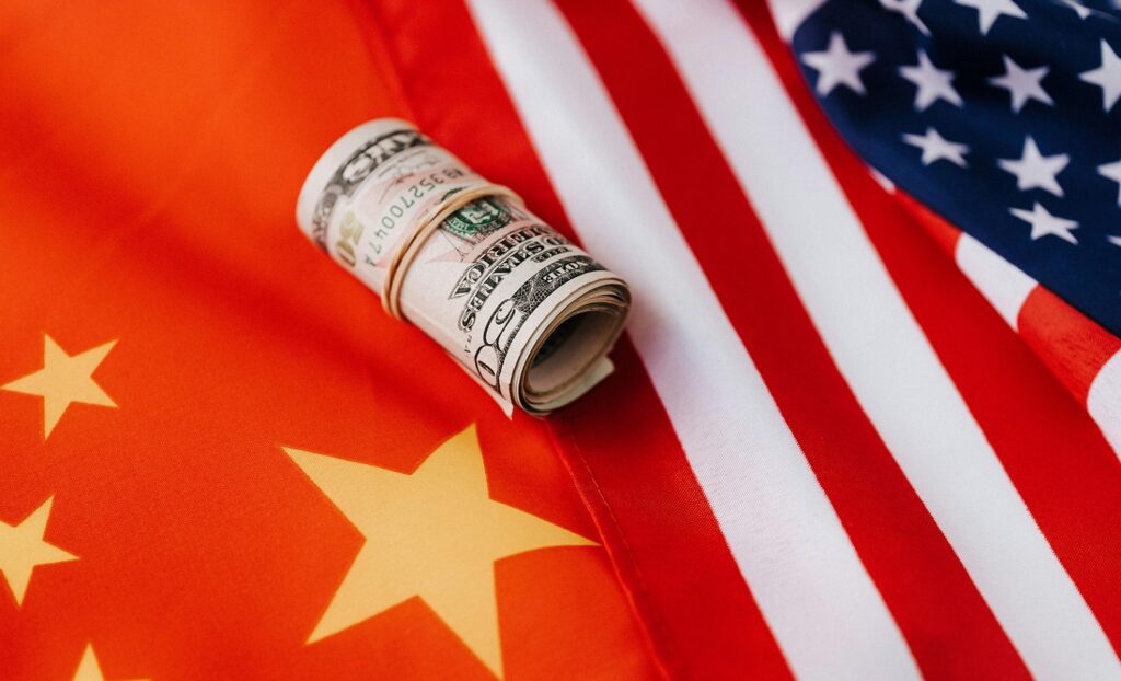 China urmează sfatul lui Napoleon și nu răspunde la atacurile lui Trump: Nu-ți întrerupe niciodată adversarul când face o greșeală
