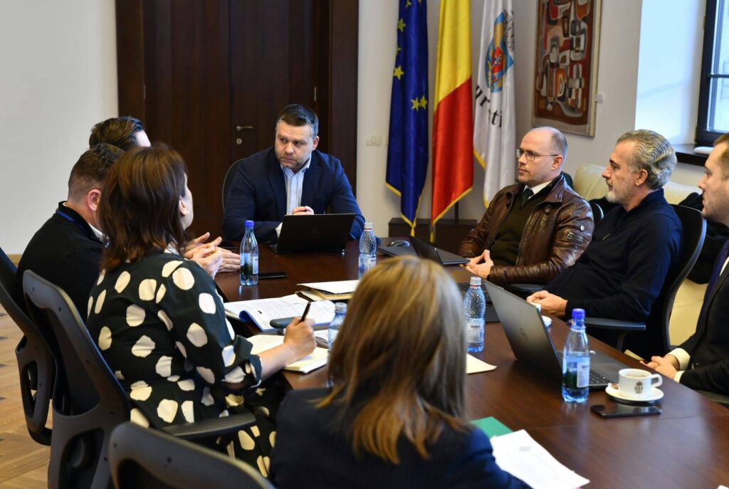 Ciucu pune Poliția Locală să pândească șoferii care nu plătesc parcarea. Va reduce drastic gratuitățile și va ridica mașini. De ce nu s-au încasat 150 de milioane de euro din amenzile date