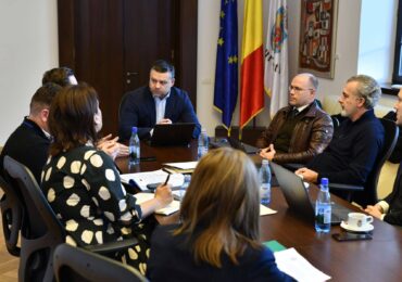 Ciucu pune Poliția Locală să pândească șoferii care nu plătesc parcarea. Va reduce drastic gratuitățile și va ridica mașini. De ce nu s-au încasat 150 de milioane de euro din amenzile date