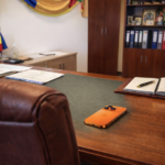 Austeritate pe final de an: iPhone 17 Pro și Pro Max, la primării de comune cu câteva mii de locuitori. Cum justifică primarii achizițiile