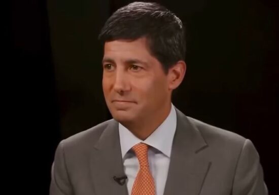 Trump l-a propus pe Kevin Warsh la șefia Fed, prețurile la aur și argint s-au prăbușit