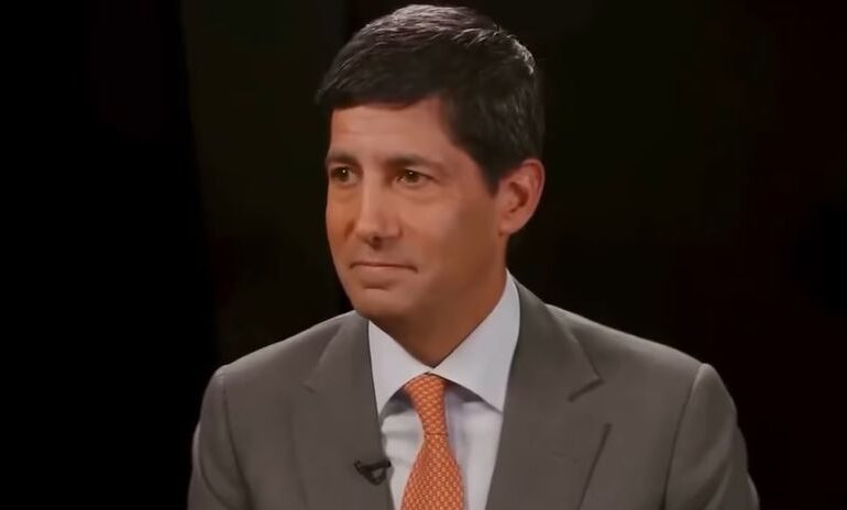 Trump l-a propus pe Kevin Warsh la șefia Fed, prețurile la aur și argint s-au prăbușit