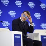 Apariția lui Macron la Davos a făcut să explodeze pe bursă acțiunile producătorului de ochelari de soare