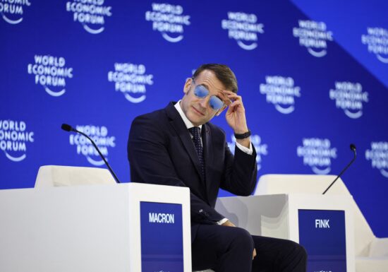 Apariția lui Macron la Davos a făcut să explodeze pe bursă acțiunile producătorului de ochelari de soare