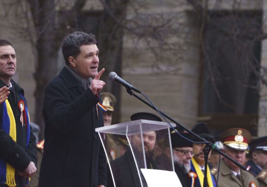 Nicușor Dan a fost huiduit la Focșani: La mulți ani, dragi focșăneni care huiduiți autoritățile publice! Dar aveți o responsabilitate (Foto & Video)