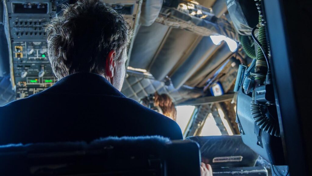 Aeronava Spartan folosită de Nicușor Dan a fost modernizată. Președintele are permanent comunicații în timpul zborului