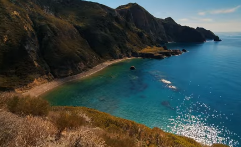 Paradisul ascuns de lângă Roma: o insulă aproape pustie, fără drumuri și fără semnal la telefon (Video)