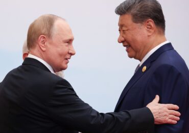 Putin s-a întâlnit cu Xi Jinping. Cei doi spun că lumea ar putea să revină la „legea junglei” și au semnat un acord pe gazoductul „Power of Siberia 2”
