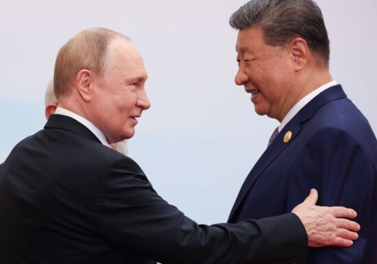 Putin s-a întâlnit cu Xi Jinping. Cei doi spun că lumea ar putea să revină la „legea junglei” și au semnat un acord pe gazoductul „Power of Siberia 2”