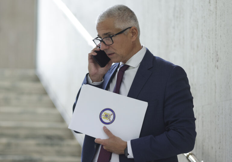 Teza de doctorat a ministrului Radu Marinescu va fi verificată de Universitatea din Craiova