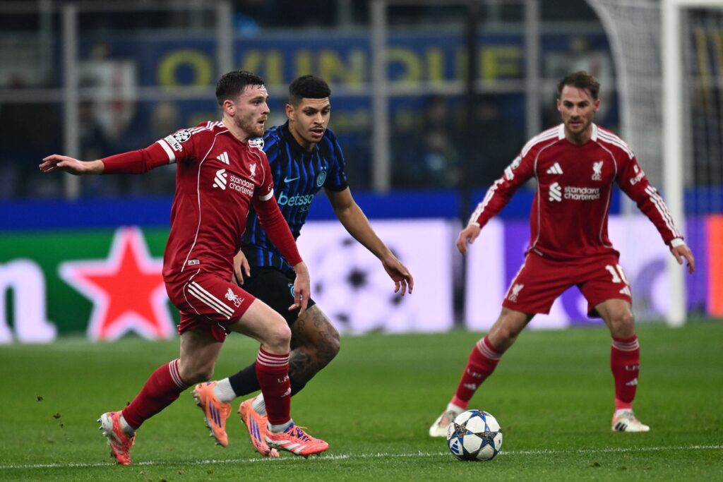 Tottenham, gruparea lui Radu Drăgușin, negociază transferul lui Robertson de la Liverpool