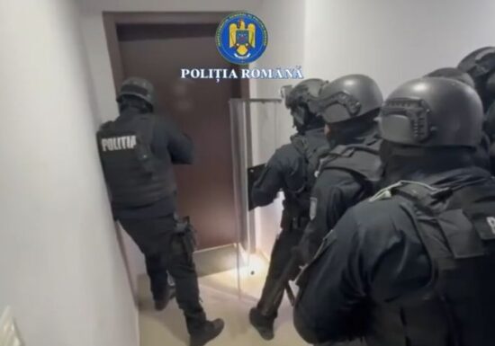 București: O femeie sechestrată de fostul iubit, alături de copilul de un an a fost eliberată de forțele SAS (Video)