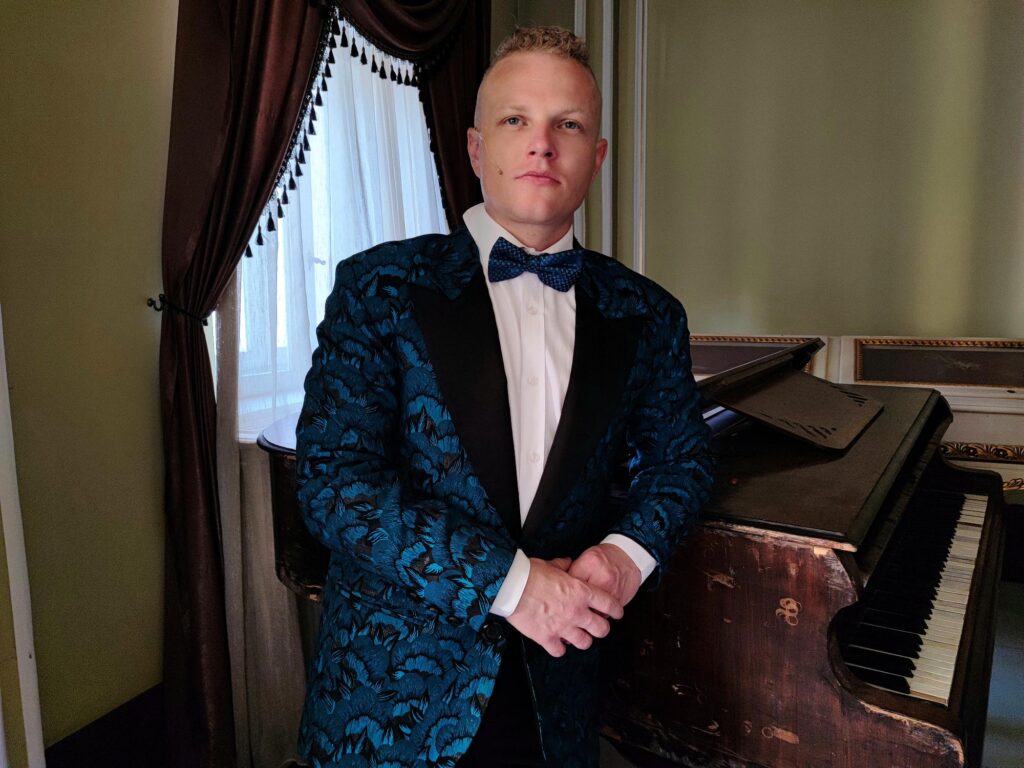 Tenorul Ștefan von Korch revine la Opera Națională din Iași în “Văduva veselă 2.0” pe 6 ș 7 februarie
