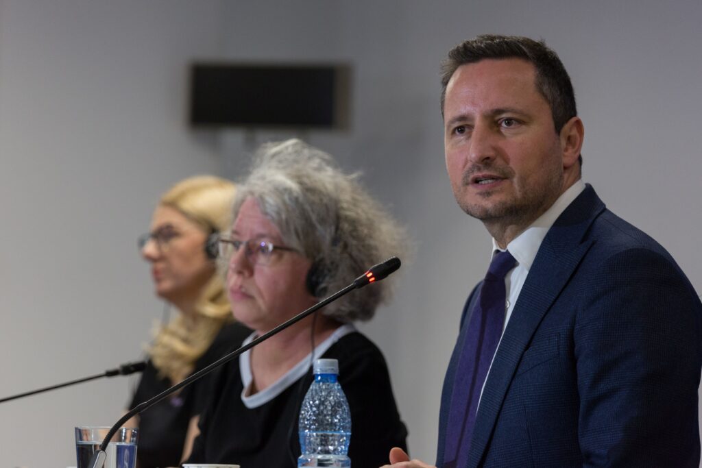 Impozite mai mari pentru cei care îngrijesc persoane cu dizabilități. Vicepreședintele PE, Nicolae Ștefănuță: O decizie greșită