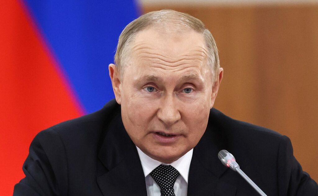 Speculații legate de sănătatea lui Putin, după ce a fost nevoit să întrerupă un discurs (Video)