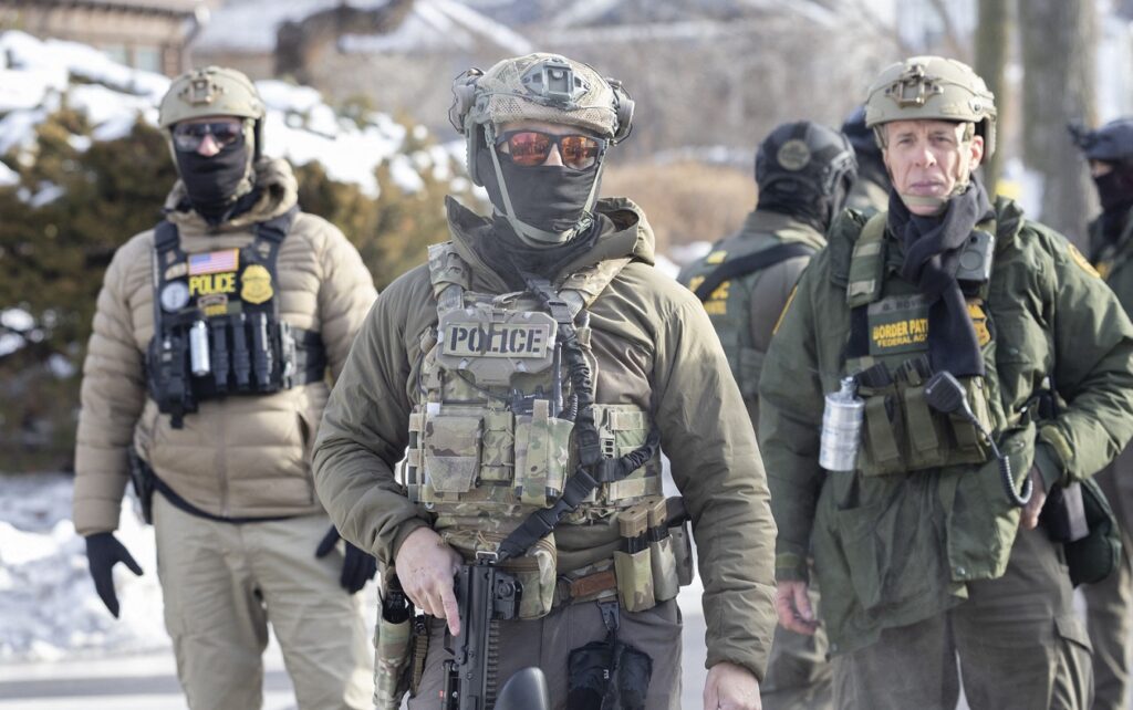 „Țarul frontierelor” refuză reformarea ICE. Susține că agresiunile împotriva agenților au crescut cu 1.500%