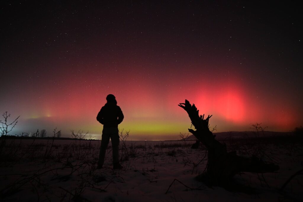 Imagini spectaculoase cu aurora boreală văzută din România. Un nor gigantic de plasmă se îndreaptă spre Pământ (Foto & Video)