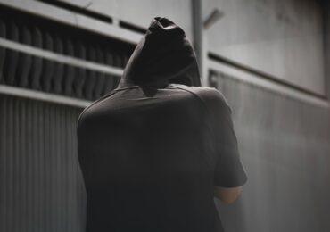 Decizia judecătorilor în cazul elevului care și-a atacat colegii cu maceta la un liceu din Pitești