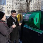 Orașul din România care face digitalizarea gunoiului. Poți arunca la container doar pe baza unui card sau printr-o aplicație de mobil