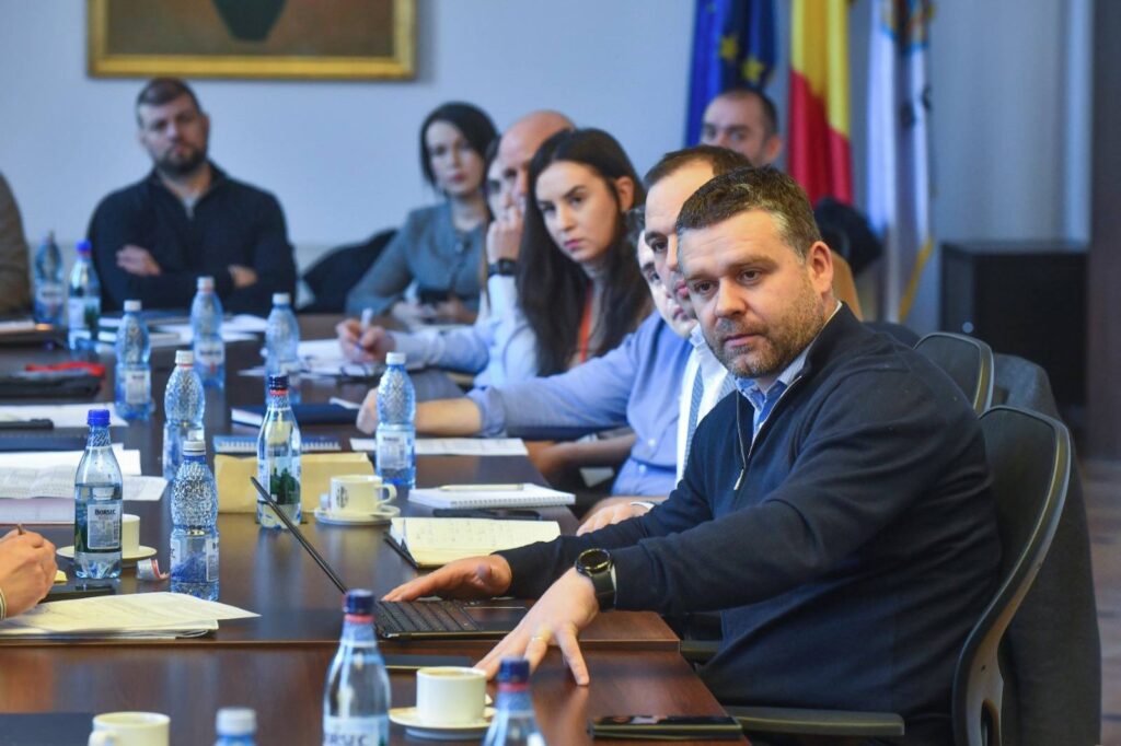 Ciucu: „N-avem bani nici să ieșim pe ușă”. „House of Cards” în Consiliul General. Nu exclude alianță cu AUR, chiar dacă are o „dilemă morală”