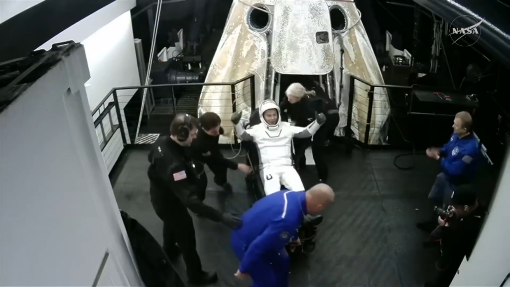 Evacuare de urgență din spațiu: NASA aduce pe Pământ un astronaut bolnav (Video)