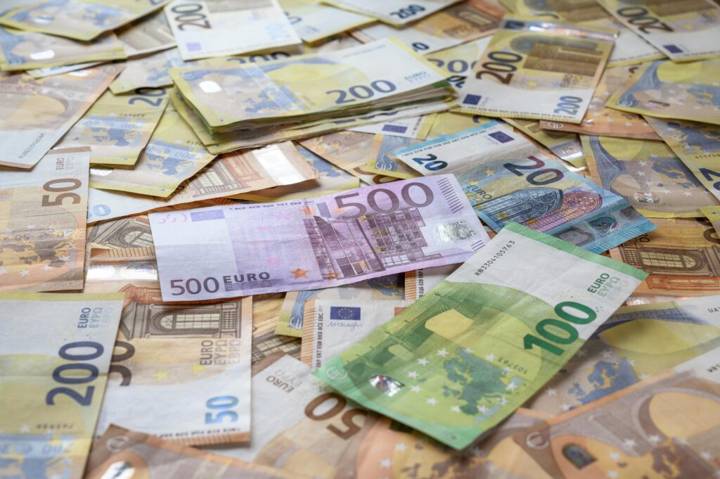 Datoria externă a României a sărit de 227 miliarde euro. Aproape 12.000 de euro pentru fiecare român
