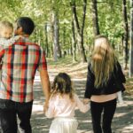 Cât spune ministrul Manole că trebuie să câștige o familie cu doi copii pentru un trai decent în România