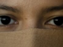 Teroare publică în baza legii sharia: Cuplu biciuit de 140 de ori pentru adulter și consum de alcool