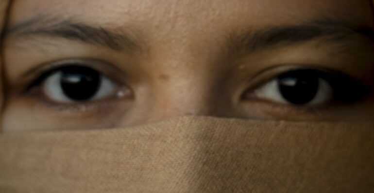 Teroare publică în baza legii sharia: Cuplu biciuit de 140 de ori pentru adulter și consum de alcool