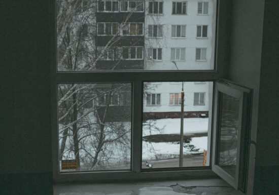 Lüften, obiceiul german care cucerește rețelele de socializare: De ce stau oamenii cu ferestrele deschise iarna în Germania