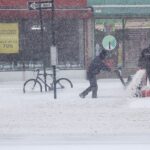 Estul Americii, paralizat de furtună: Cel puțin 13 morți, pană uriașă de curent, mii de zboruri anulate (Foto & Video). Trump îi întreabă pe „insurgenții ecologiști” unde-i încălzirea globală