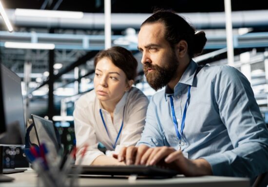 Top 5 beneficii aduse de implementarea software într-o companie