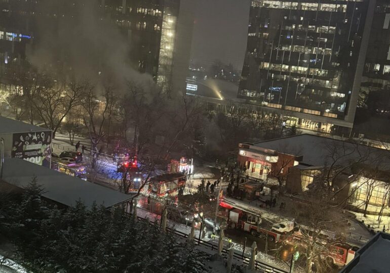 Incendiu în zona metroului Pipera. Trafic aproape blocat pe Dimitrie Pompeiu
