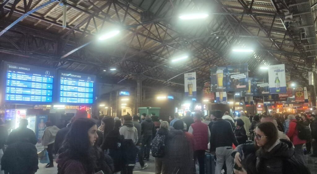 Haos în Gara de Nord. Trenurile ajung și cu peste două ore întârziere