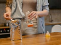 36 de cazuri de intoxicație din cauza laptelui praf pentru bebeluși