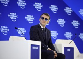 Ochelarii stil ”Top Gun” purtați de Macron în timpul discursului de la Davos au cucerit internetul (Foto)