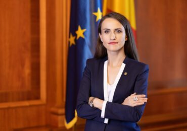 Ministrul Oana Țoiu: România nu poate sta cu mâna întinsă la aliați dacă nu face eforturi proprii pentru apărare