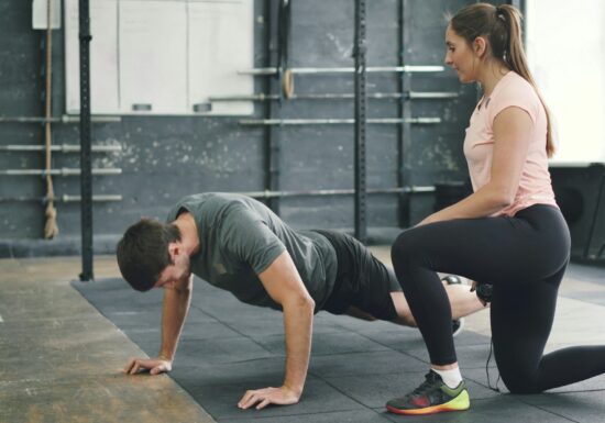 Performanța echipelor începe cu oameni în formă: de ce sportul este unul dintre cele mai eficiente beneficii extrasalariale