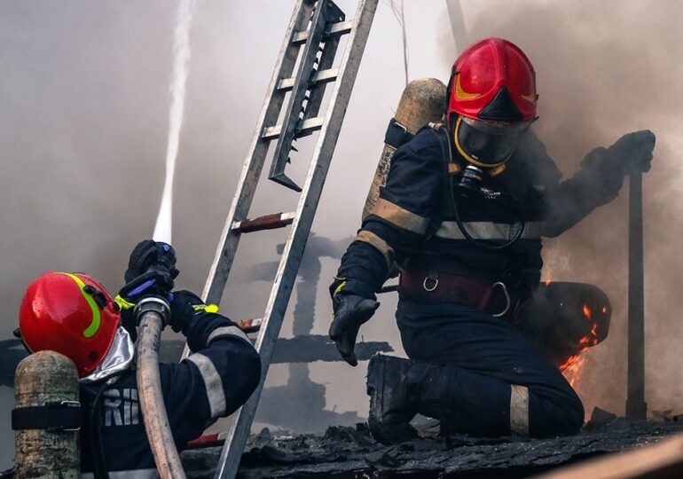 O butelie a explodat într-un apartament din Zalău. Nouă persoane au fost rănite