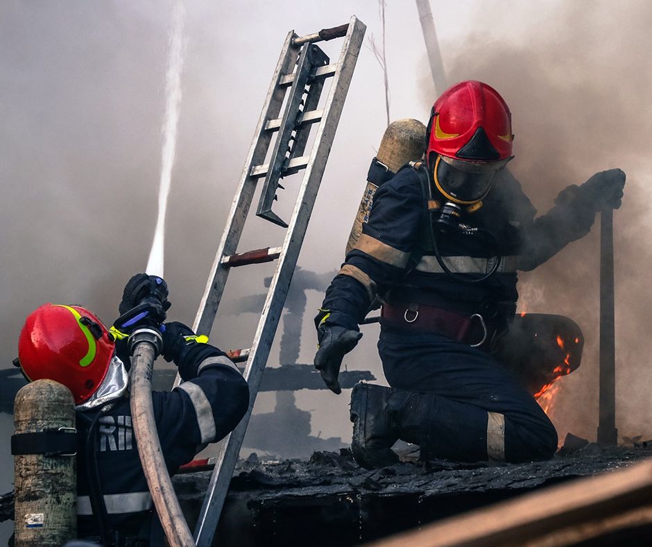 O butelie a explodat într-un apartament din Zalău. Nouă persoane au fost rănite