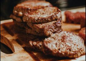 Ce se întâmplă dacă mănânci prea multe proteine? Există așa ceva?