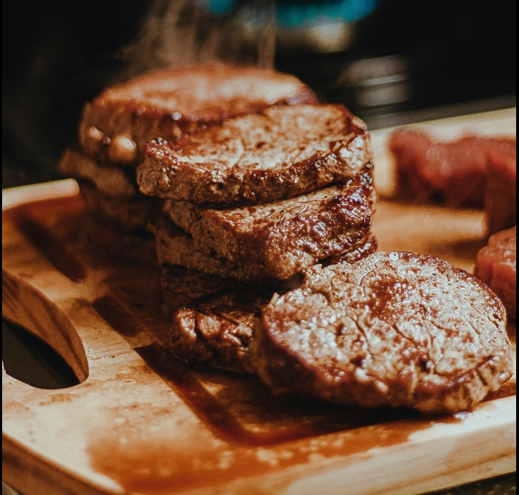 Ce se întâmplă dacă mănânci prea multe proteine? Există așa ceva?