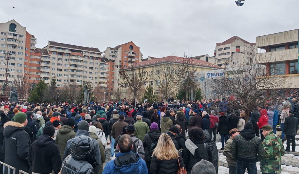 Protest la Miercurea Ciuc din cauza majorării taxelor: Politicienii locali, acuzați că i-au trădat pe secui, unguri și români (Video)