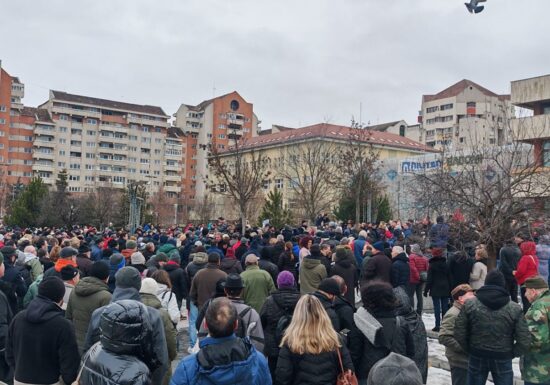 Protest la Miercurea Ciuc din cauza majorării taxelor: Politicienii locali, acuzați că i-au trădat pe secui, unguri și români (Video)