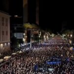 Protest antiguvernamental violent la Tirana: Mii de oameni în stradă, 25 de arestări și 11 polițiști răniți (Foto & Video)