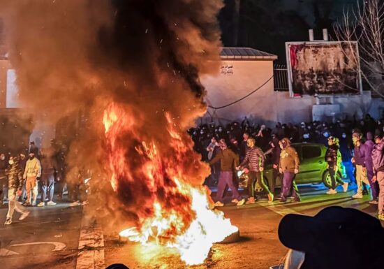 SUA își retrag o parte din trupele de la bazele din Orientul Mijlociu. Iranul amenință cu represalii dacă Trump atacă. Alertă MAE: Părăsiți imediat țara!