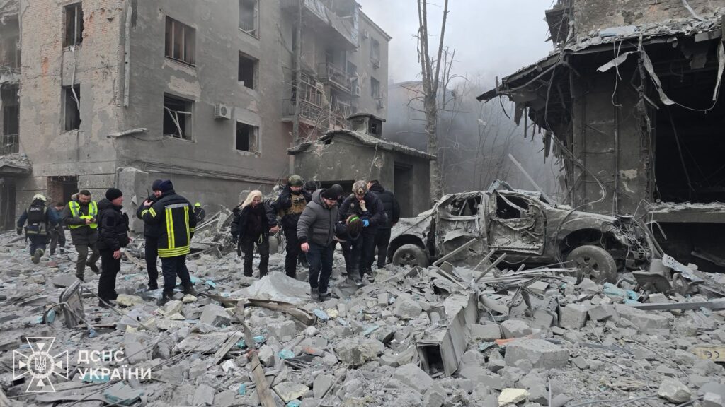 Ziua 1410 Noapte de foc în Ucraina, atacuri aeriene în valuri. Civili uciși, inclusiv un copil. Capcană pentru Moscova