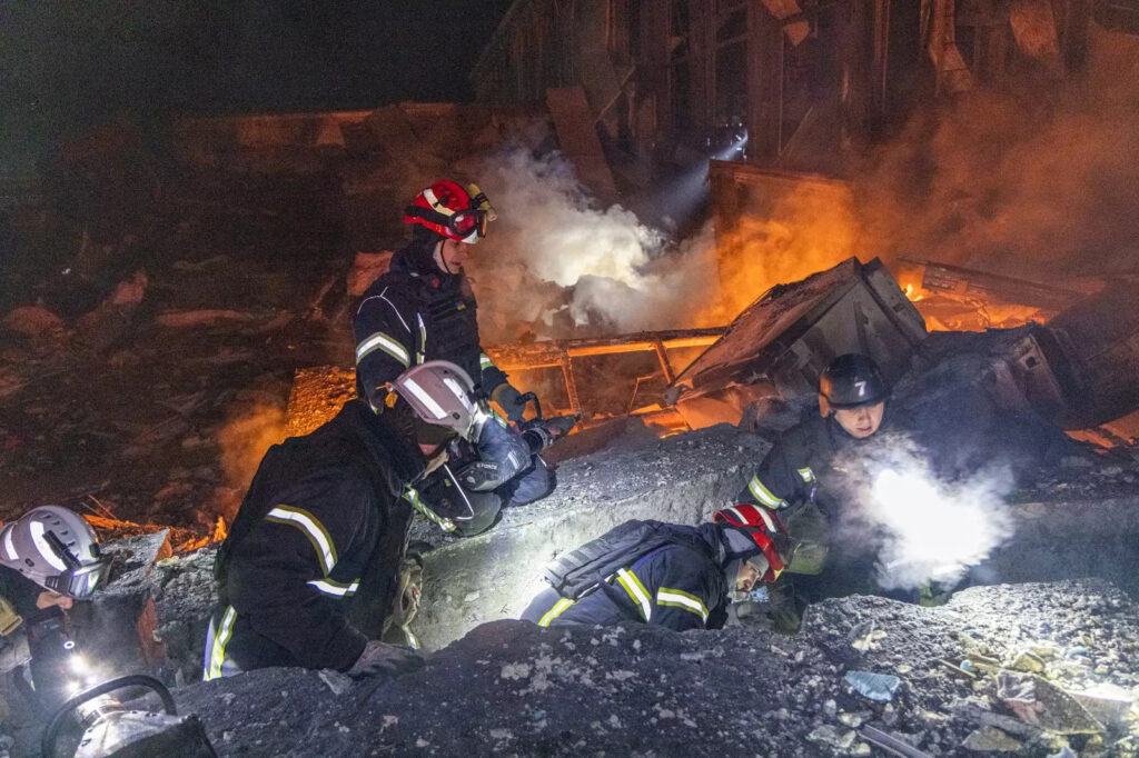 Ziua 1424 Incendii lângă Moscova. Mariupolul ocupat, în beznă și frig. Discuții-cheie și un posibil Consiliu al Păcii pentru Ucraina